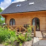Semesterbostad Woodorf Drewnem Uslane - Z Bala Nad Rzeka Slupia Wsrod Pol I Lasow Z Grillowa, Ogniskiem I Placami Zabaw Dla Dzieci -royal Red House Z Jacuzzi I Ogrodzonym Extra Ogrodkiem, Royal House - Z Extra Ogrodkiem, Bez Jacuzzi *