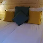Woodorf Drewnem Uslane - Z Bala Nad Rzeka Slupia Wsrod Pol I Lasow Z Grillowa, Ogniskiem I Placami Zabaw Dla Dzieci -royal Red House Z Jacuzzi I Ogrodzonym Extra Ogrodkiem, Royal House - Z Extra Ogrodkiem, Bez Jacuzzi Semesterbostad