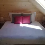 Woodorf Drewnem Uslane - Z Bala Nad Rzeka Slupia Wsrod Pol I Lasow Z Grillowa, Ogniskiem I Placami Zabaw Dla Dzieci -royal Red House Z Jacuzzi I Ogrodzonym Extra Ogrodkiem, Royal House - Z Extra Ogrodkiem, Bez Jacuzzi Semesterbostad Ustka