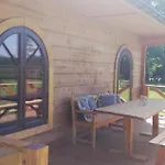 Woodorf Drewnem Uslane - Z Bala Nad Rzeka Slupia Wsrod Pol I Lasow Z Grillowa, Ogniskiem I Placami Zabaw Dla Dzieci -royal Red House Z Jacuzzi I Ogrodzonym Extra Ogrodkiem, Royal House - Z Extra Ogrodkiem, Bez Jacuzzi Semesterbostad Ustka