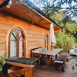 Semesterbostad Woodorf Drewnem Uslane - Z Bala Nad Rzeka Slupia Wsrod Pol I Lasow Z Grillowa, Ogniskiem I Placami Zabaw Dla Dzieci -royal Red House Z Jacuzzi I Ogrodzonym Extra Ogrodkiem, Royal House - Z Extra Ogrodkiem, Bez Jacuzzi