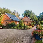 Semesterbostad Woodorf Drewnem Uslane - Z Bala Nad Rzeka Slupia Wsrod Pol I Lasow Z Grillowa, Ogniskiem I Placami Zabaw Dla Dzieci -royal Red House Z Jacuzzi I Ogrodzonym Extra Ogrodkiem, Royal House - Z Extra Ogrodkiem, Bez Jacuzzi
