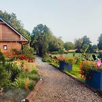 Woodorf Drewnem Uslane - Z Bala Nad Rzeka Slupia Wsrod Pol I Lasow Z Grillowa, Ogniskiem I Placami Zabaw Dla Dzieci -royal Red House Z Jacuzzi I Ogrodzonym Extra Ogrodkiem, Royal House - Z Extra Ogrodkiem, Bez Jacuzzi * Ustka