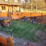 Woodorf Drewnem Uslane - Z Bala Nad Rzeka Slupia Wsrod Pol I Lasow Z Grillowa, Ogniskiem I Placami Zabaw Dla Dzieci -royal Red House Z Jacuzzi I Ogrodzonym Extra Ogrodkiem, Royal House - Z Extra Ogrodkiem, Bez Jacuzzi * Ustka