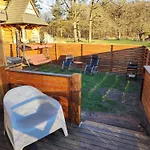 Woodorf Drewnem Uslane - Z Bala Nad Rzeka Slupia Wsrod Pol I Lasow Z Grillowa, Ogniskiem I Placami Zabaw Dla Dzieci -royal Red House Z Jacuzzi I Ogrodzonym Extra Ogrodkiem, Royal House - Z Extra Ogrodkiem, Bez Jacuzzi Semesterbostad *