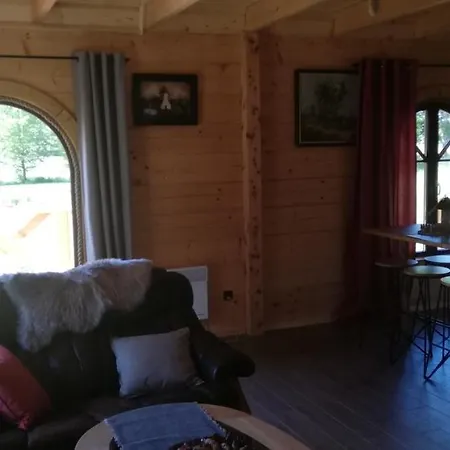 Woodorf Drewnem Usłane - Z Bala Nad Rzeką Słupią Wśród Pól I Lasów Z Chatą Grillową, Ogniskiem I Placami Zabaw Dla Dzieci -royal Red House Z Jacuzzi I Ogrodzonym Extra Ogródkiem Dla Piesków, Royal House - Bez Jacuzzi Casa de Férias *