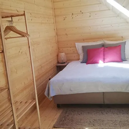 Woodorf Drewnem Usłane - Z Bala Nad Rzeką Słupią Wśród Pól I Lasów Z Chatą Grillową, Ogniskiem I Placami Zabaw Dla Dzieci -royal Red House Z Jacuzzi I Ogrodzonym Extra Ogródkiem Dla Piesków, Royal House - Bez Jacuzzi Casa de Férias Ustka