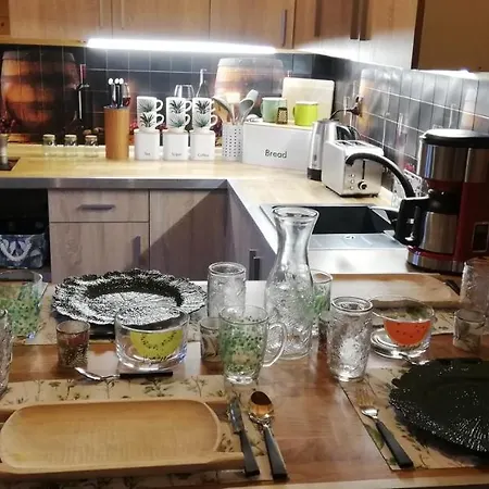 Сasa de vacaciones Woodorf Drewnem Usłane - Z Bala Nad Rzeką Słupią Wśród Pól I Lasów Z Chatą Grillową, Ogniskiem I Placami Zabaw Dla Dzieci -royal Red House Z Jacuzzi I Ogrodzonym Extra Ogródkiem Dla Piesków, Royal House - Bez Jacuzzi Ustka