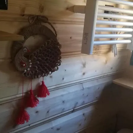 Woodorf Drewnem Usłane - Z Bala Nad Rzeką Słupią Wśród Pól I Lasów Z Chatą Grillową, Ogniskiem I Placami Zabaw Dla Dzieci -royal Red House Z Jacuzzi I Ogrodzonym Extra Ogródkiem Dla Piesków, Royal House - Bez Jacuzzi Сasa de vacaciones *