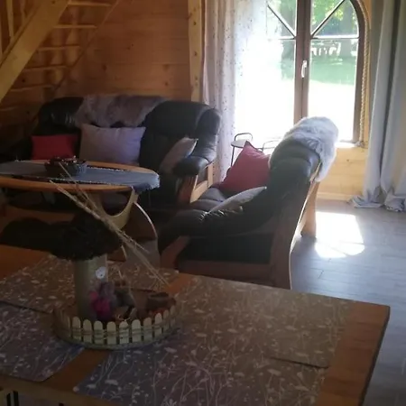 Woodorf Drewnem Uslane - Z Bala Nad Rzeka Slupia Wsrod Pol I Lasow Z Grillowa, Ogniskiem I Placami Zabaw Dla Dzieci -royal Red House Z Jacuzzi I Ogrodzonym Extra Ogrodkiem, Royal House - Z Extra Ogrodkiem, Bez Jacuzzi אוסטקה