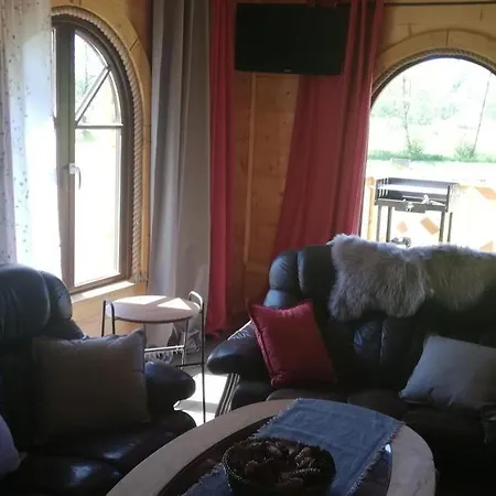 Woodorf Drewnem Uslane - Z Bala Nad Rzeka Slupia Wsrod Pol I Lasow Z Grillowa, Ogniskiem I Placami Zabaw Dla Dzieci -royal Red House Z Jacuzzi I Ogrodzonym Extra Ogrodkiem Dla Pieskow, Royal House - Bez Jacuzzi * Ustka