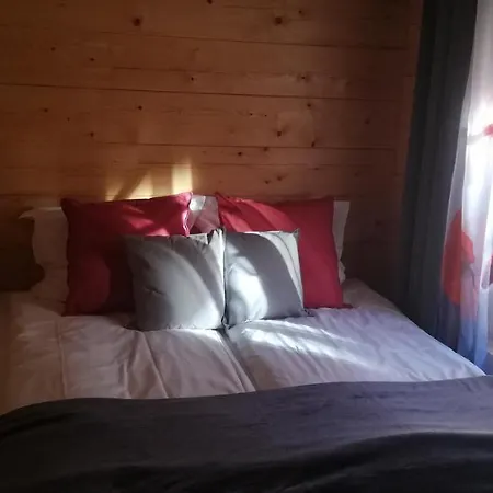 Woodorf Drewnem Uslane - Z Bala Nad Rzeka Slupia Wsrod Pol I Lasow Z Grillowa, Ogniskiem I Placami Zabaw Dla Dzieci -royal Red House Z Jacuzzi I Ogrodzonym Extra Ogrodkiem Dla Pieskow, Royal House - Bez Jacuzzi Ustka