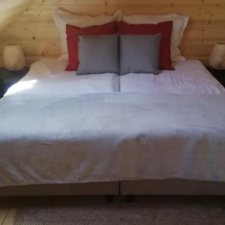 Woodorf Drewnem Usłane - Z Bala Nad Rzeką Słupią Wśród Pól I Lasów Z Chatą Grillową, Ogniskiem I Placami Zabaw Dla Dzieci -royal Red House Z Jacuzzi I Ogrodzonym Extra Ogródkiem Dla Piesków, Royal House - Bez Jacuzzi Сasa de vacaciones