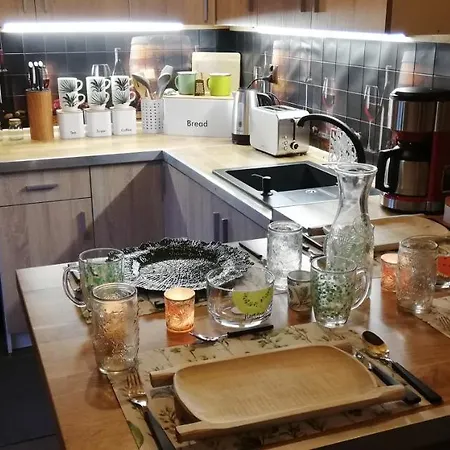 Woodorf Drewnem Usłane - Z Bala Nad Rzeką Słupią Wśród Pól I Lasów Z Chatą Grillową, Ogniskiem I Placami Zabaw Dla Dzieci -royal Red House Z Jacuzzi I Ogrodzonym Extra Ogródkiem Dla Piesków, Royal House - Bez Jacuzzi Сasa de vacaciones