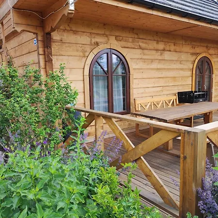 Woodorf Drewnem Uslane - Z Bala Nad Rzeka Slupia Wsrod Pol I Lasow Z Grillowa, Ogniskiem I Placami Zabaw Dla Dzieci -royal Red House Z Jacuzzi I Ogrodzonym Extra Ogrodkiem, Royal House - Z Extra Ogrodkiem, Bez Jacuzzi Feriehus Ustka