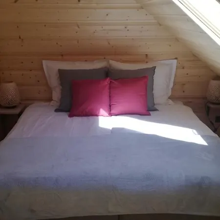 Woodorf Drewnem Usłane - Z Bala Nad Rzeką Słupią Wśród Pól I Lasów Z Chatą Grillową, Ogniskiem I Placami Zabaw Dla Dzieci -royal Red House Z Jacuzzi I Ogrodzonym Extra Ogródkiem Dla Piesków, Royal House - Bez Jacuzzi Casa de Férias Ustka