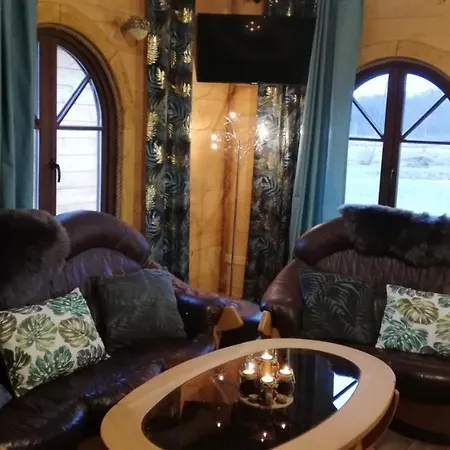 Casa de Férias Woodorf Drewnem Usłane - Z Bala Nad Rzeką Słupią Wśród Pól I Lasów Z Chatą Grillową, Ogniskiem I Placami Zabaw Dla Dzieci -royal Red House Z Jacuzzi I Ogrodzonym Extra Ogródkiem Dla Piesków, Royal House - Bez Jacuzzi