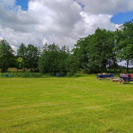 Casa de Férias Woodorf Drewnem Usłane - Z Bala Nad Rzeką Słupią Wśród Pól I Lasów Z Chatą Grillową, Ogniskiem I Placami Zabaw Dla Dzieci -royal Red House Z Jacuzzi I Ogrodzonym Extra Ogródkiem Dla Piesków, Royal House - Bez Jacuzzi Ustka