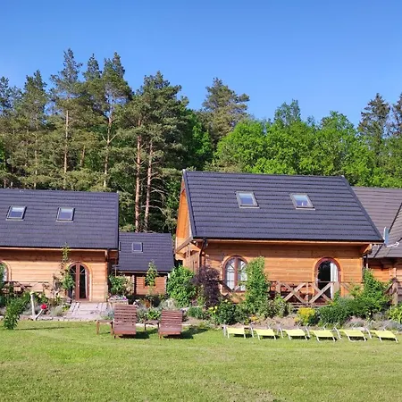 Feriehus Woodorf Drewnem Uslane - Z Bala Nad Rzeka Slupia Wsrod Pol I Lasow Z Grillowa, Ogniskiem I Placami Zabaw Dla Dzieci -royal Red House Z Jacuzzi I Ogrodzonym Extra Ogrodkiem, Royal House - Z Extra Ogrodkiem, Bez Jacuzzi