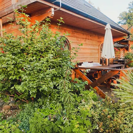 Woodorf Drewnem Uslane - Z Bala Nad Rzeka Slupia Wsrod Pol I Lasow Z Grillowa, Ogniskiem I Placami Zabaw Dla Dzieci -royal Red House Z Jacuzzi I Ogrodzonym Extra Ogrodkiem, Royal House - Z Extra Ogrodkiem, Bez Jacuzzi * Ustka