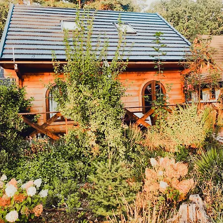 Woodorf Drewnem Usłane - Z Bala Nad Rzeką Słupią Wśród Pól I Lasów Z Chatą Grillową, Ogniskiem I Placami Zabaw Dla Dzieci -royal Red House Z Jacuzzi I Ogrodzonym Extra Ogródkiem Dla Piesków, Royal House - Bez Jacuzzi Casa de Férias