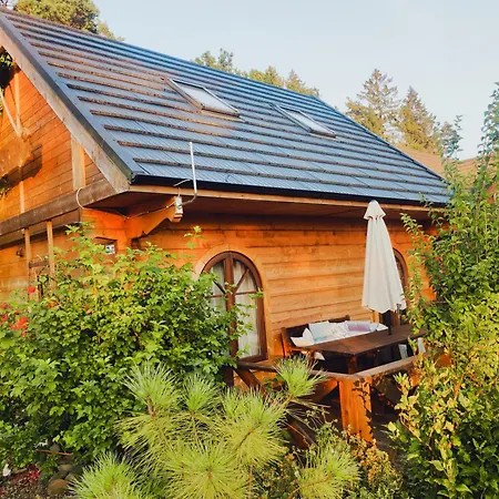 Casa de Férias Woodorf Drewnem Usłane - Z Bala Nad Rzeką Słupią Wśród Pól I Lasów Z Chatą Grillową, Ogniskiem I Placami Zabaw Dla Dzieci -royal Red House Z Jacuzzi I Ogrodzonym Extra Ogródkiem Dla Piesków, Royal House - Bez Jacuzzi Ustka