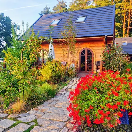 Woodorf Drewnem Uslane - Z Bala Nad Rzeka Slupia Wsrod Pol I Lasow Z Grillowa, Ogniskiem I Placami Zabaw Dla Dzieci -royal Red House Z Jacuzzi I Ogrodzonym Extra Ogrodkiem Dla Pieskow, Royal House - Bez Jacuzzi Ferienhaus *