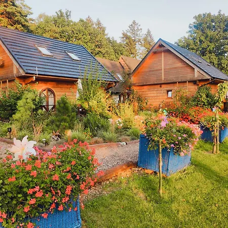 Ferienhaus Woodorf Drewnem Uslane - Z Bala Nad Rzeka Slupia Wsrod Pol I Lasow Z Grillowa, Ogniskiem I Placami Zabaw Dla Dzieci -royal Red House Z Jacuzzi I Ogrodzonym Extra Ogrodkiem Dla Pieskow, Royal House - Bez Jacuzzi