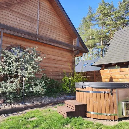 Feriehus Woodorf Drewnem Uslane - Z Bala Nad Rzeka Slupia Wsrod Pol I Lasow Z Grillowa, Ogniskiem I Placami Zabaw Dla Dzieci -royal Red House Z Jacuzzi I Ogrodzonym Extra Ogrodkiem, Royal House - Z Extra Ogrodkiem, Bez Jacuzzi Ustka