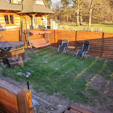 Woodorf Drewnem Usłane - Z Bala Nad Rzeką Słupią Wśród Pól I Lasów Z Chatą Grillową, Ogniskiem I Placami Zabaw Dla Dzieci -royal Red House Z Jacuzzi I Ogrodzonym Extra Ogródkiem Dla Piesków, Royal House - Bez Jacuzzi * Ustka