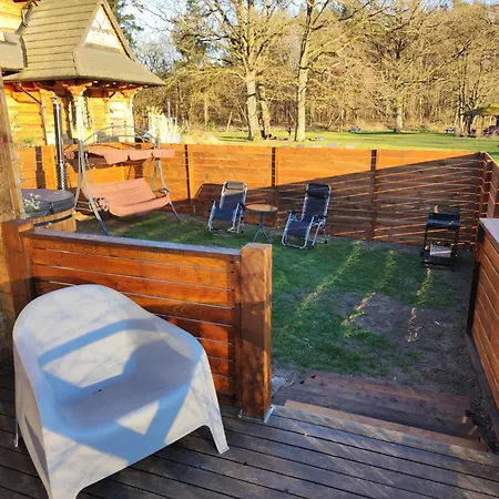 Woodorf Drewnem Usłane - Z Bala Nad Rzeką Słupią Wśród Pól I Lasów Z Chatą Grillową, Ogniskiem I Placami Zabaw Dla Dzieci -royal Red House Z Jacuzzi I Ogrodzonym Extra Ogródkiem Dla Piesków, Royal House - Bez Jacuzzi Casa de Férias *