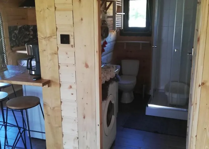 Woodorf Drewnem Usłane - Z Bala Nad Rzeką Słupią Wśród Pól I Lasów Z Chatą Grillową, Ogniskiem I Placami Zabaw Dla Dzieci -royal Red House Z Jacuzzi I Ogrodzonym Extra Ogródkiem Dla Piesków, Royal House - Bez Jacuzzi Dom wakacyjny
