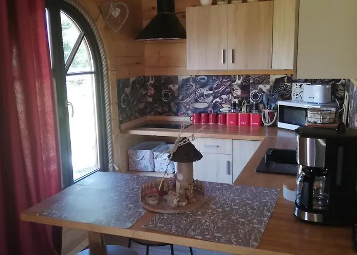 Woodorf Drewnem Usłane - Z Bala Nad Rzeką Słupią Wśród Pól I Lasów Z Chatą Grillową, Ogniskiem I Placami Zabaw Dla Dzieci -royal Red House Z Jacuzzi I Ogrodzonym Extra Ogródkiem Dla Piesków, Royal House - Bez Jacuzzi Dom wakacyjny