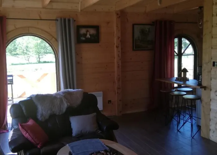 Woodorf Drewnem Usłane - Z Bala Nad Rzeką Słupią Wśród Pól I Lasów Z Chatą Grillową, Ogniskiem I Placami Zabaw Dla Dzieci -royal Red House Z Jacuzzi I Ogrodzonym Extra Ogródkiem Dla Piesków, Royal House - Bez Jacuzzi Dom wakacyjny *