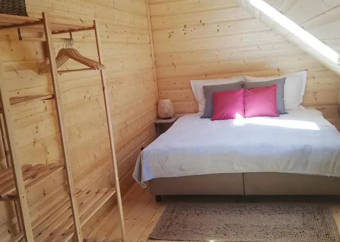 Woodorf Drewnem Usłane - Z Bala Nad Rzeką Słupią Wśród Pól I Lasów Z Chatą Grillową, Ogniskiem I Placami Zabaw Dla Dzieci -royal Red House Z Jacuzzi I Ogrodzonym Extra Ogródkiem Dla Piesków, Royal House - Bez Jacuzzi Dom wakacyjny Ustka