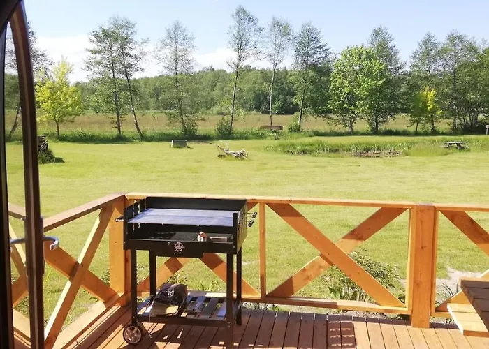 Woodorf Drewnem Usłane - Z Bala Nad Rzeką Słupią Wśród Pól I Lasów Z Chatą Grillową, Ogniskiem I Placami Zabaw Dla Dzieci -royal Red House Z Jacuzzi I Ogrodzonym Extra Ogródkiem Dla Piesków, Royal House - Bez Jacuzzi Ustka