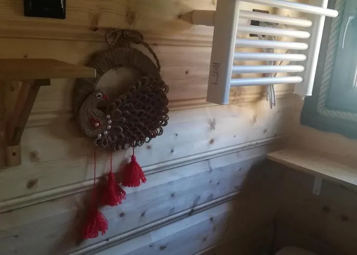 Woodorf Drewnem Usłane - Z Bala Nad Rzeką Słupią Wśród Pól I Lasów Z Chatą Grillową, Ogniskiem I Placami Zabaw Dla Dzieci -royal Red House Z Jacuzzi I Ogrodzonym Extra Ogródkiem Dla Piesków, Royal House - Bez Jacuzzi Dom wakacyjny *