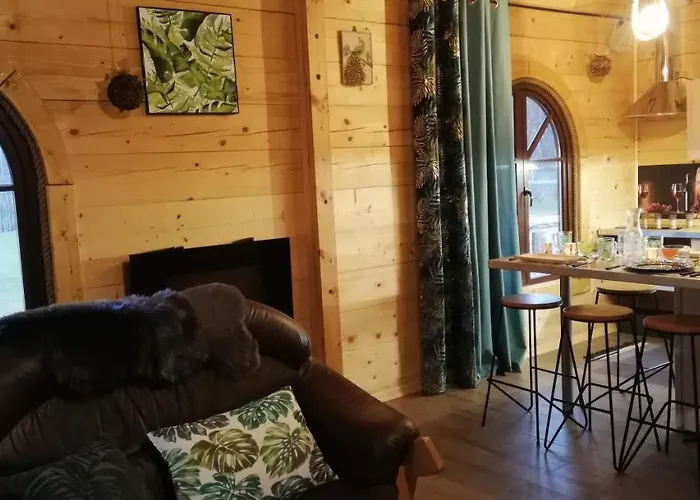 Woodorf Drewnem Usłane - Z Bala Nad Rzeką Słupią Wśród Pól I Lasów Z Chatą Grillową, Ogniskiem I Placami Zabaw Dla Dzieci -royal Red House Z Jacuzzi I Ogrodzonym Extra Ogródkiem Dla Piesków, Royal House - Bez Jacuzzi Dom wakacyjny Ustka