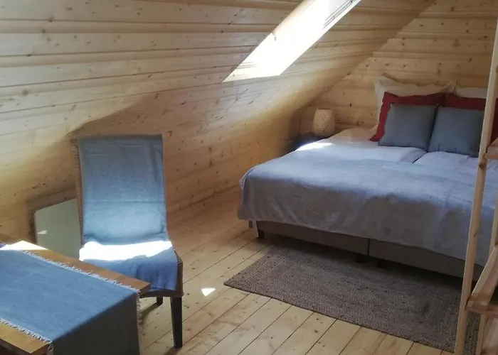 Woodorf Drewnem Usłane - Z Bala Nad Rzeką Słupią Wśród Pól I Lasów Z Chatą Grillową, Ogniskiem I Placami Zabaw Dla Dzieci -royal Red House Z Jacuzzi I Ogrodzonym Extra Ogródkiem Dla Piesków, Royal House - Bez Jacuzzi * Ustka