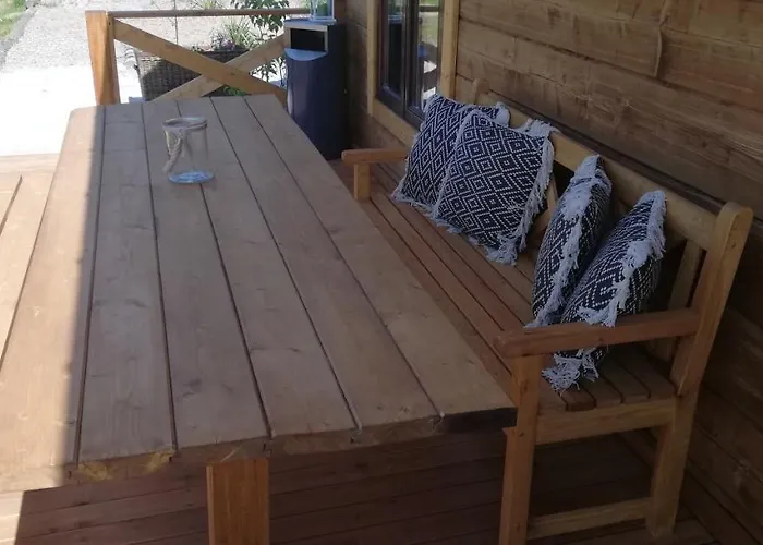 بيت للعطل Woodorf Drewnem Uslane - Z Bala Nad Rzeka Slupia Wsrod Pol I Lasow Z Grillowa, Ogniskiem I Placami Zabaw Dla Dzieci -royal Red House Z Jacuzzi I Ogrodzonym Extra Ogrodkiem Dla Pieskow, Royal House - Bez Jacuzzi *