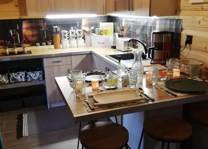 Woodorf Drewnem Uslane - Z Bala Nad Rzeka Slupia Wsrod Pol I Lasow Z Grillowa, Ogniskiem I Placami Zabaw Dla Dzieci -royal Red House Z Jacuzzi I Ogrodzonym Extra Ogrodkiem Dla Pieskow, Royal House - Bez Jacuzzi بيت للعطل أوستكا