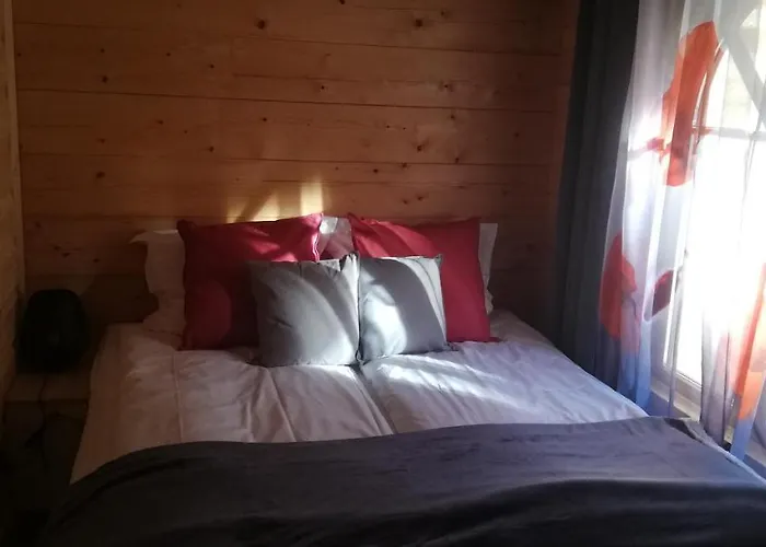 Woodorf Drewnem Usłane - Z Bala Nad Rzeką Słupią Wśród Pól I Lasów Z Chatą Grillową, Ogniskiem I Placami Zabaw Dla Dzieci -royal Red House Z Jacuzzi I Ogrodzonym Extra Ogródkiem Dla Piesków, Royal House - Bez Jacuzzi Ustka