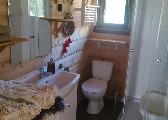 Woodorf Drewnem Uslane - Z Bala Nad Rzeka Slupia Wsrod Pol I Lasow Z Grillowa, Ogniskiem I Placami Zabaw Dla Dzieci -royal Red House Z Jacuzzi I Ogrodzonym Extra Ogrodkiem Dla Pieskow, Royal House - Bez Jacuzzi