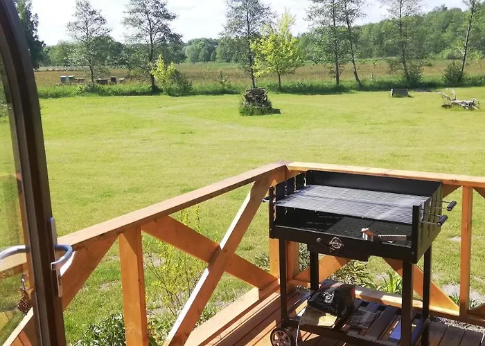 Woodorf Drewnem Usłane - Z Bala Nad Rzeką Słupią Wśród Pól I Lasów Z Chatą Grillową, Ogniskiem I Placami Zabaw Dla Dzieci -royal Red House Z Jacuzzi I Ogrodzonym Extra Ogródkiem Dla Piesków, Royal House - Bez Jacuzzi Ustka