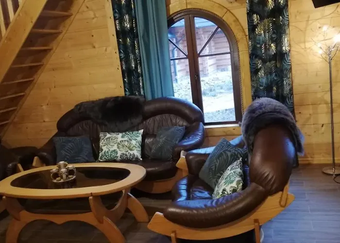 Woodorf Drewnem Usłane - Z Bala Nad Rzeką Słupią Wśród Pól I Lasów Z Chatą Grillową, Ogniskiem I Placami Zabaw Dla Dzieci -royal Red House Z Jacuzzi I Ogrodzonym Extra Ogródkiem Dla Piesków, Royal House - Bez Jacuzzi Ustka