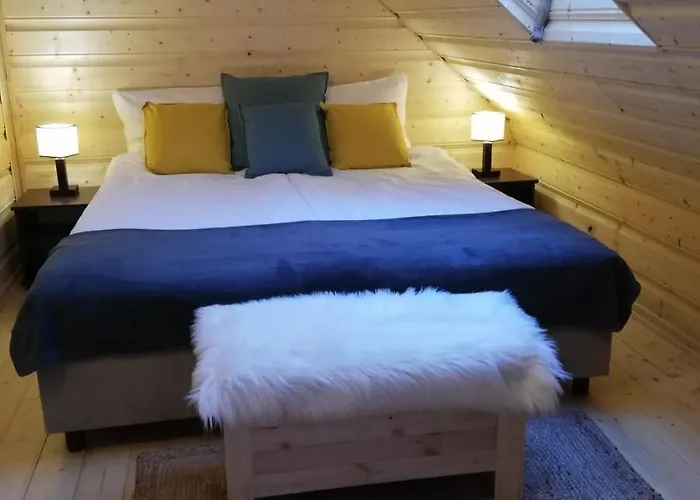 Woodorf Drewnem Usłane - Z Bala Nad Rzeką Słupią Wśród Pól I Lasów Z Chatą Grillową, Ogniskiem I Placami Zabaw Dla Dzieci -royal Red House Z Jacuzzi I Ogrodzonym Extra Ogródkiem Dla Piesków, Royal House - Bez Jacuzzi Dom wakacyjny Ustka