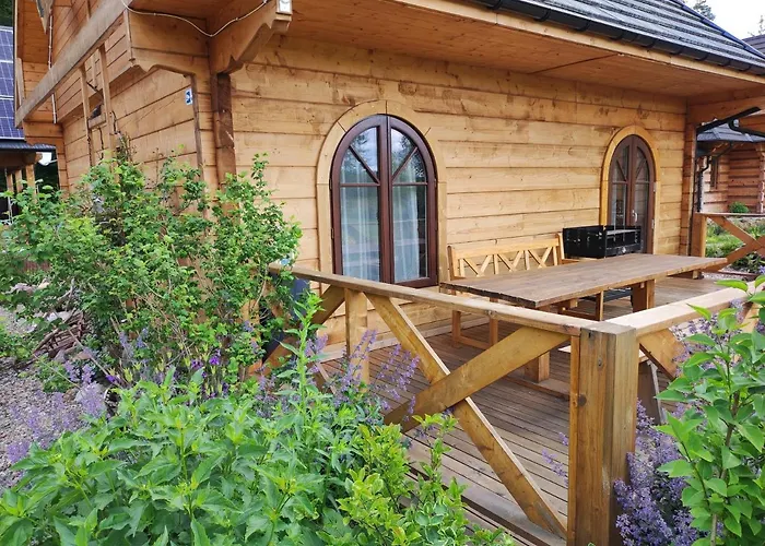 Woodorf Drewnem Usłane - Z Bala Nad Rzeką Słupią Wśród Pól I Lasów Z Chatą Grillową, Ogniskiem I Placami Zabaw Dla Dzieci -royal Red House Z Jacuzzi I Ogrodzonym Extra Ogródkiem Dla Piesków, Royal House - Bez Jacuzzi Dom wakacyjny Ustka