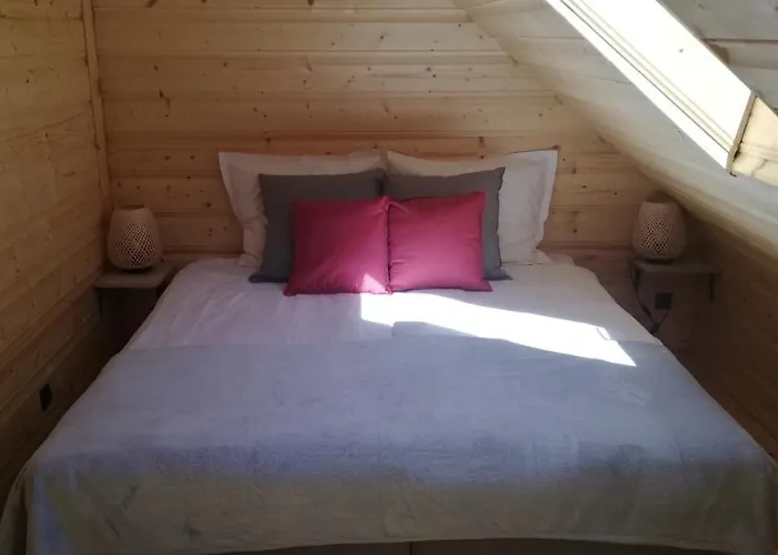 Woodorf Drewnem Usłane - Z Bala Nad Rzeką Słupią Wśród Pól I Lasów Z Chatą Grillową, Ogniskiem I Placami Zabaw Dla Dzieci -royal Red House Z Jacuzzi I Ogrodzonym Extra Ogródkiem Dla Piesków, Royal House - Bez Jacuzzi Dom wakacyjny Ustka