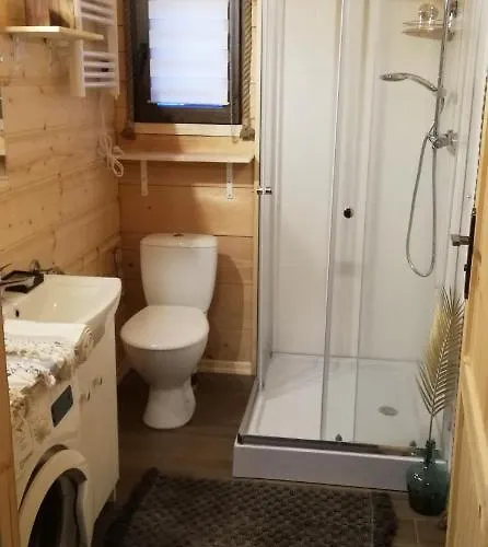 بيت للعطل Woodorf Drewnem Uslane - Z Bala Nad Rzeka Slupia Wsrod Pol I Lasow Z Grillowa, Ogniskiem I Placami Zabaw Dla Dzieci -royal Red House Z Jacuzzi I Ogrodzonym Extra Ogrodkiem Dla Pieskow, Royal House - Bez Jacuzzi