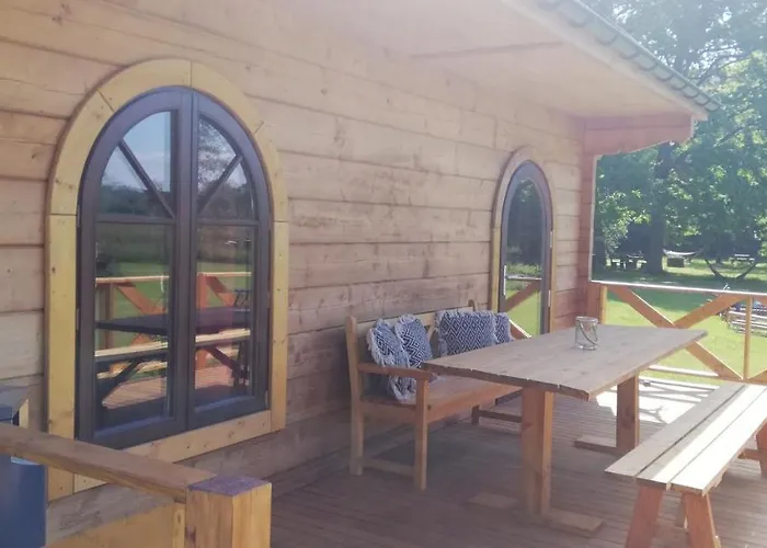 Woodorf Drewnem Usłane - Z Bala Nad Rzeką Słupią Wśród Pól I Lasów Z Chatą Grillową, Ogniskiem I Placami Zabaw Dla Dzieci -royal Red House Z Jacuzzi I Ogrodzonym Extra Ogródkiem Dla Piesków, Royal House - Bez Jacuzzi Dom wakacyjny Ustka
